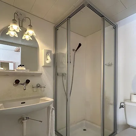 Swiss Szálloda 3*